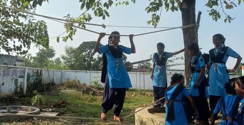 Siddharthnagar News : Students build tents, monkey bridges affected