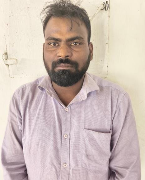 A fraudster with a reward of Rs 50,000 arrested from Delhi