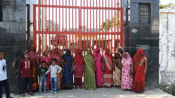 Troubled by waterlogging for three years, women locked the Nagar Panchayat office.