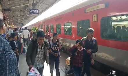 Muzaffarpur Bihar news : people returned after voting in bihar election tomorrow says we need job