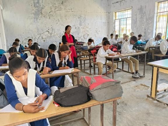 Prachi tops in general knowledge, Karmaraj tops in essay