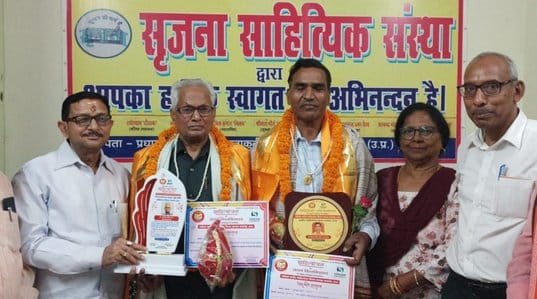 Literary figures Dr. Dayaram Maurya and Shrinath were honoured and welcomed.