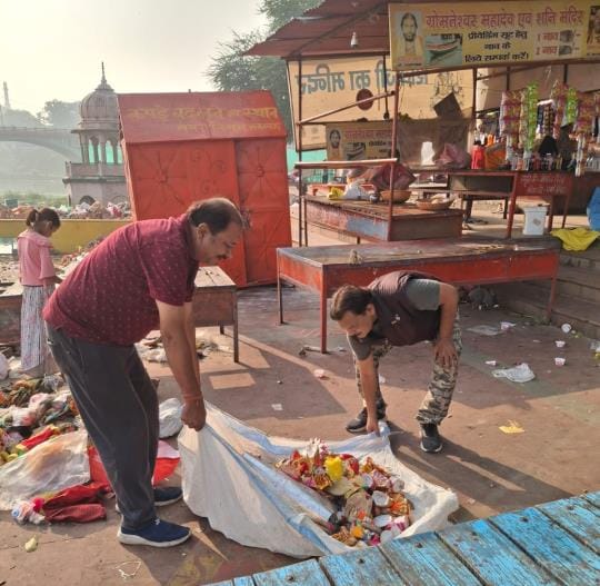 Thousands of idols were immersed through a campaign.