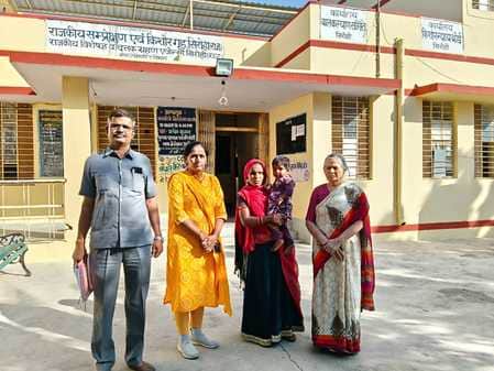 बाल कल्याण समिति ने मासूम को परिजनों को सौंपा