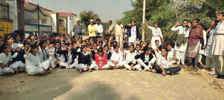 FIROZABAD NEWS SIRSGANJ STYDENTS PROTEST