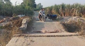 Kushawali bridge collapses due to overloading, villagers make video viral on social media