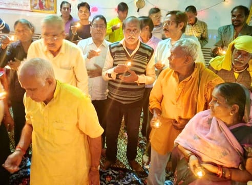 On Dev Diwali, lamps of faith were lit and the wind of hymns blew.