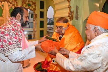 उद्योगपति मुकेश अंबानी ने किए श्रीनाथजी के दर्शन