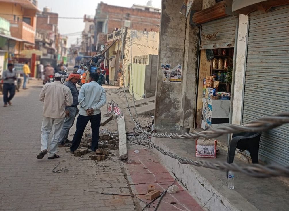 Pole broken due to Bolero collision, power cut for 15 hours