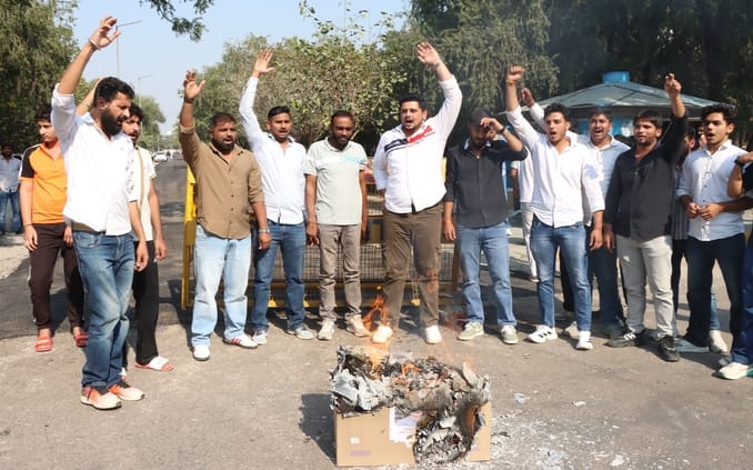 Student organizations burnt the effigy of the estate officer