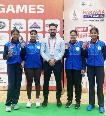 Women players of Fencing Academy won bronze medal