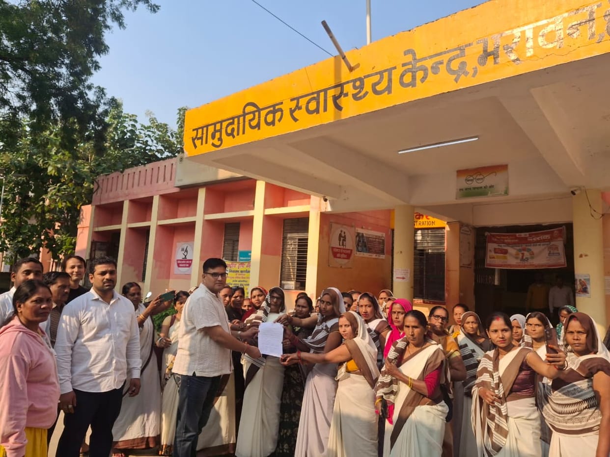 Asha workers protested against non-payment of honorarium and problems