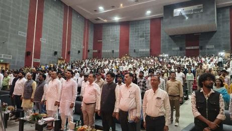 The Vice Chancellor, professors and students of DCRUST sang Vande Mataram together.
