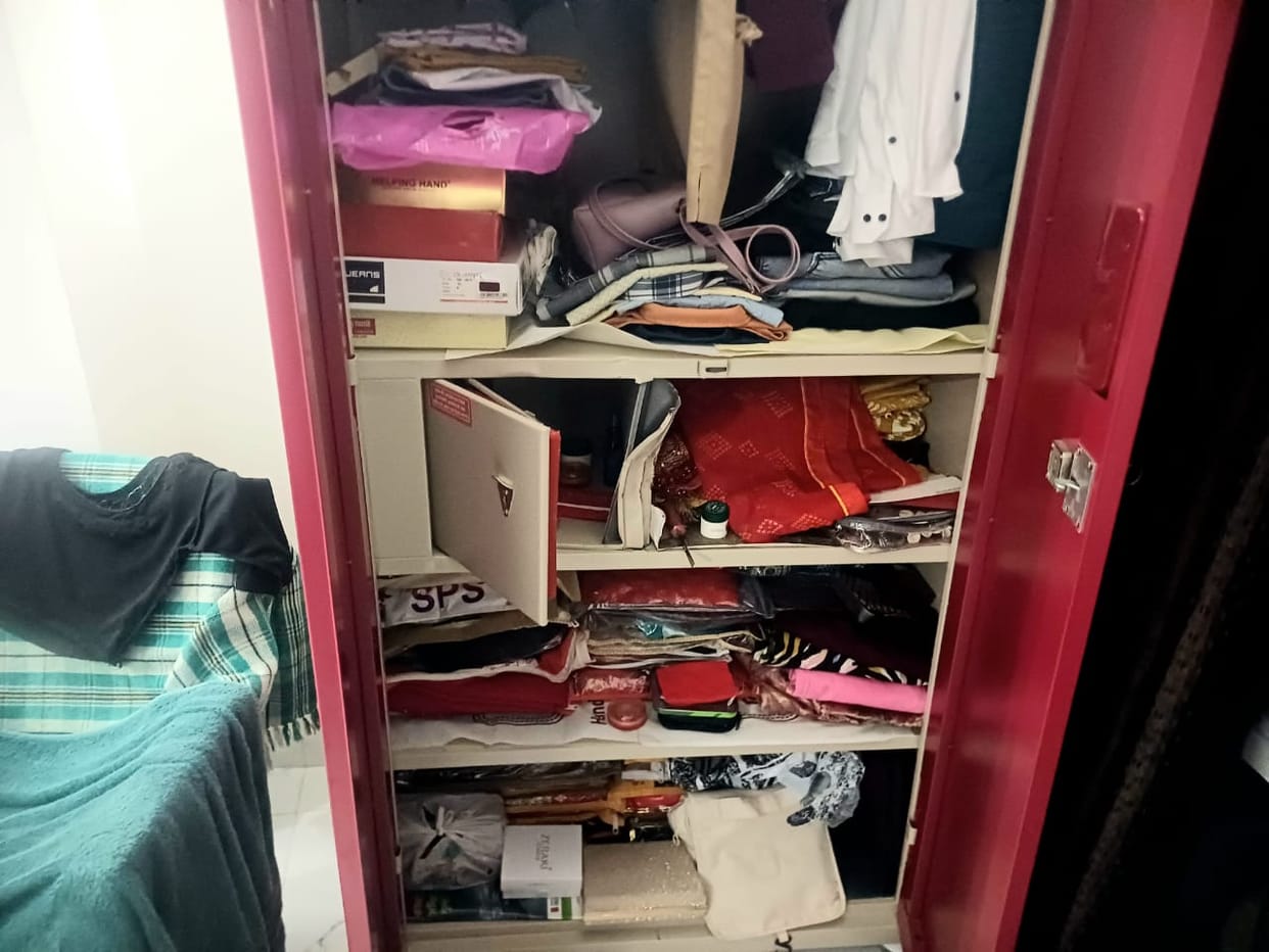 Thieves stole cash and jewellery worth Rs 8 lakh from a teacher's locked house.