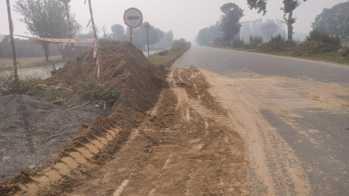 Brother-in-law and brother-in-law riding a bike collided with a pile of mud on the highway, brother-in-law died.