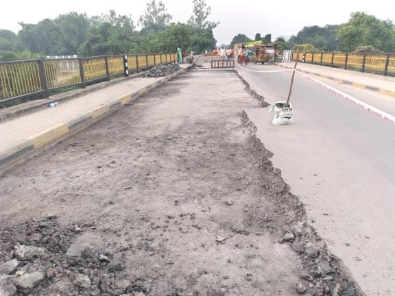 The Gengaso Bridge will remain closed for another six months, and repair work has begun.