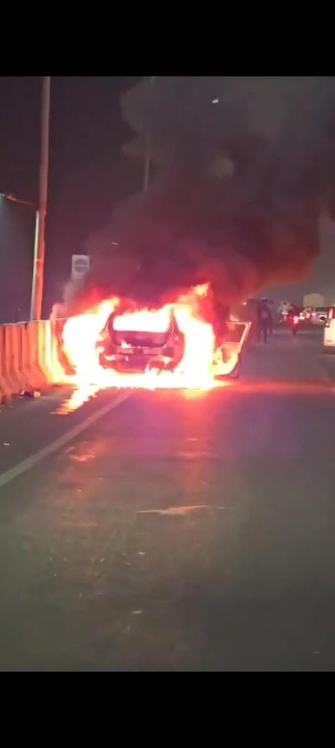 A short circuit caused a fire in a moving car