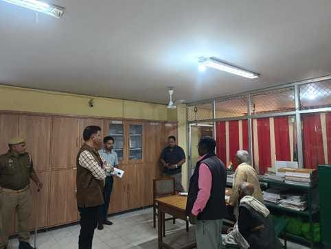 During the inspection, 17 officers and employees including the Deputy Director of Agriculture were found missing, notice was issued.