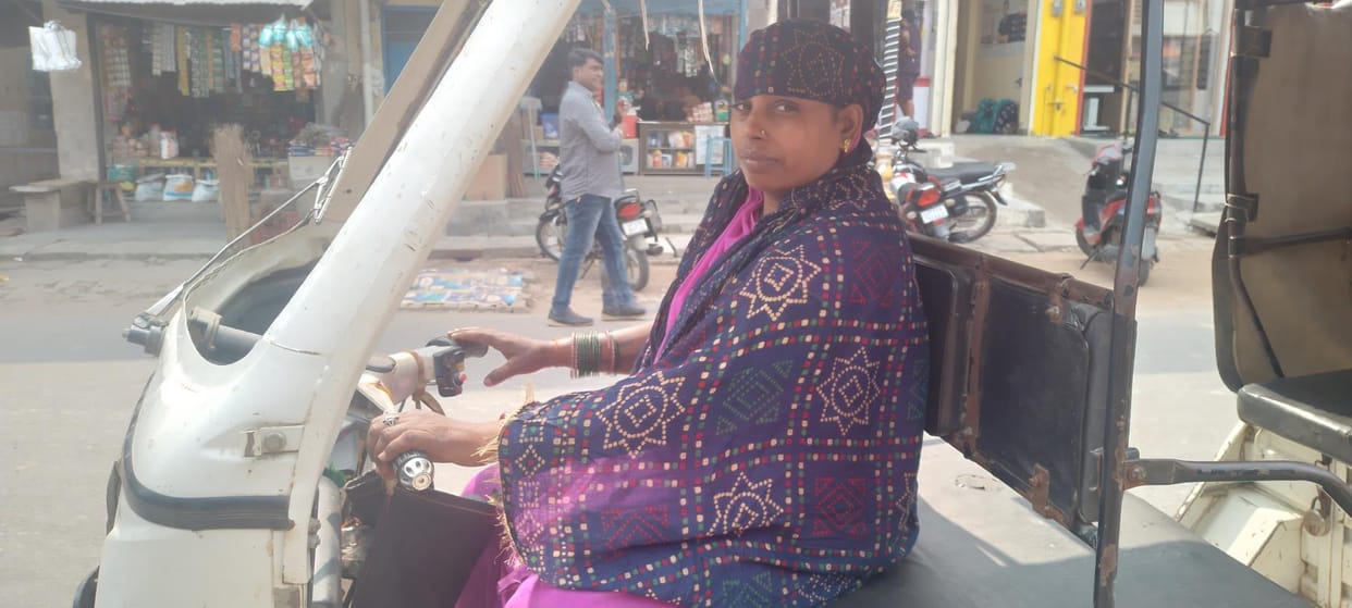 Vidyavati is pulling the cart of life by driving an e-rickshaw.