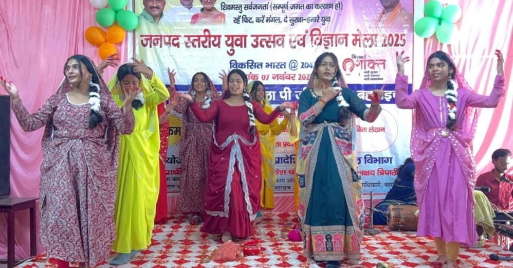 Roli tops the painting competition