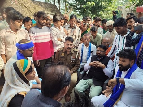 He agreed on the assurance of immediate help of Rs 5 lakh and performed the last rites