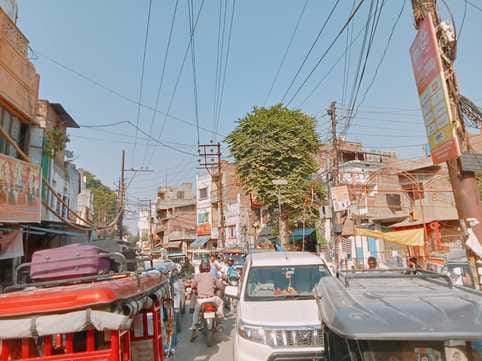 12 markets in 5 kilometers, not a single parking spot
