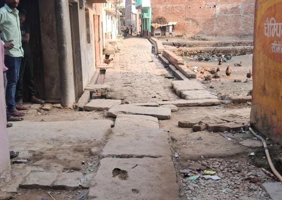 Interlocking construction began without erecting pillars and laying pipelines