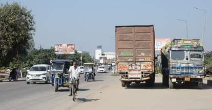 Cash and mobile phones stolen from truck