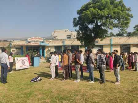 Vande Mataram was sung at Nahar College.