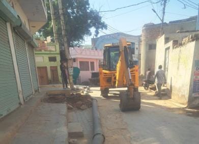 JCB used to remove encroachment in the city, Municipal Council sealed 2 buildings
