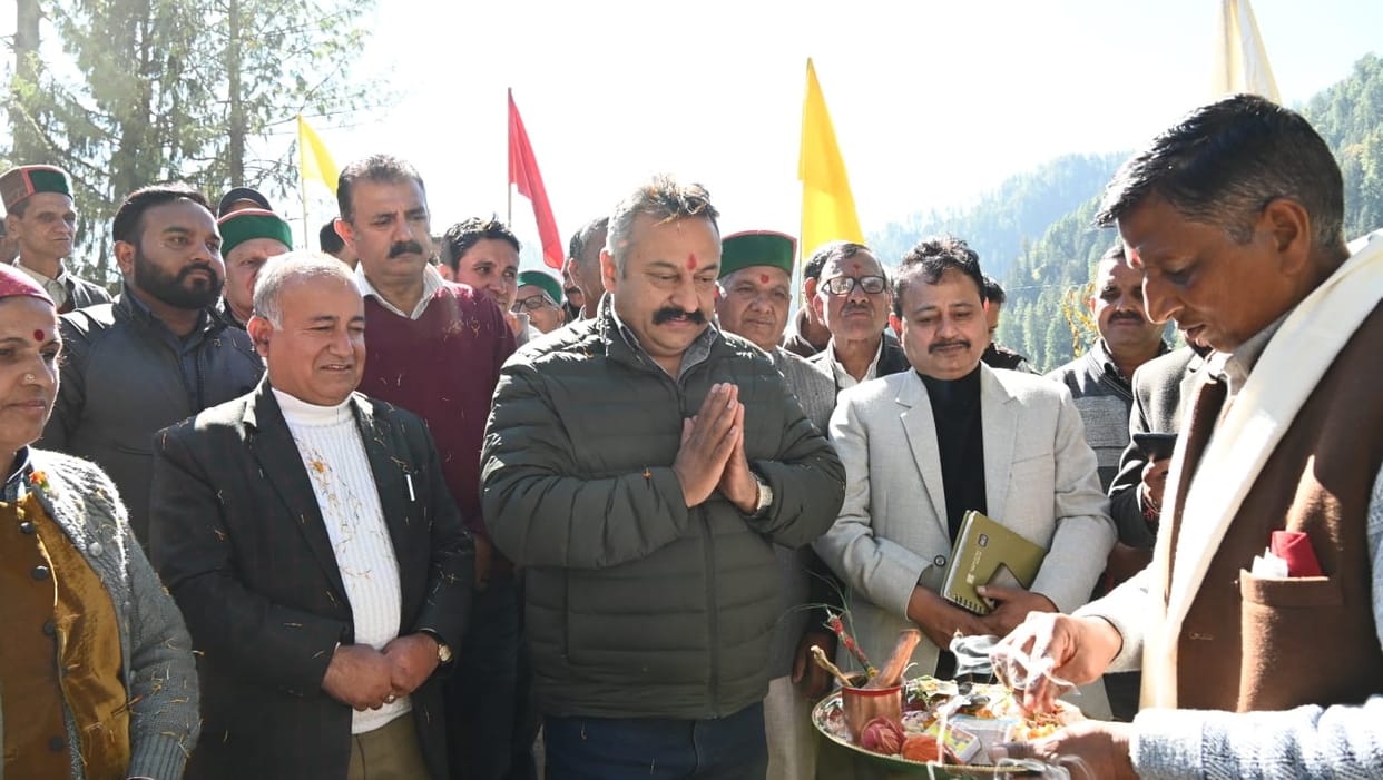 The Kadiwan Umladwar Galoon road will be constructed at a cost of 7.07 crore rupees.
