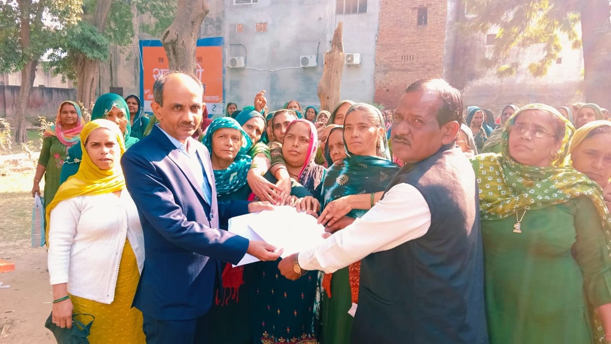 Mid-day meal workers protest for salary hike