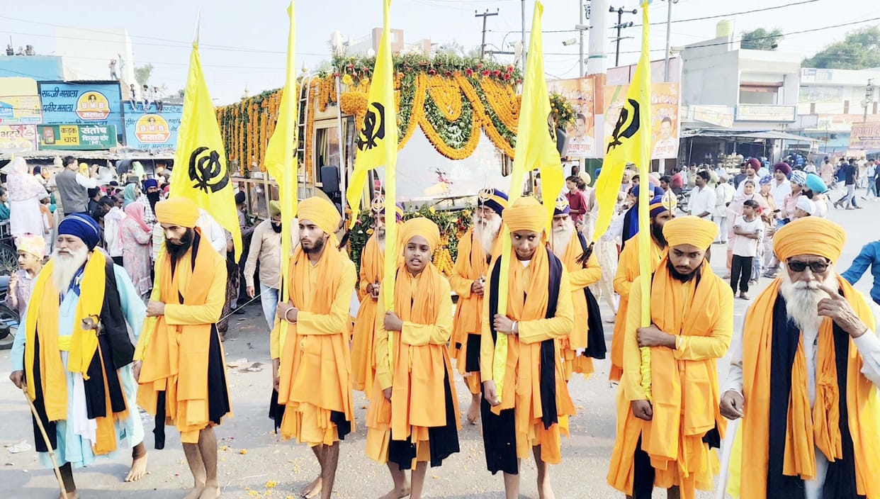 In the Nagar Kirtan, the Sangat bowed their heads before the Guru's Diwan and accepted the Prasad.