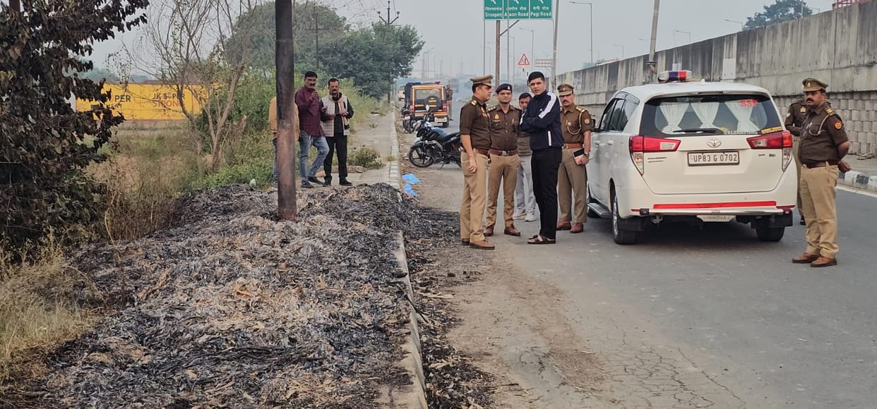 Half-burnt body found on the side of Haiwatpur bypass, police engaged in investigation