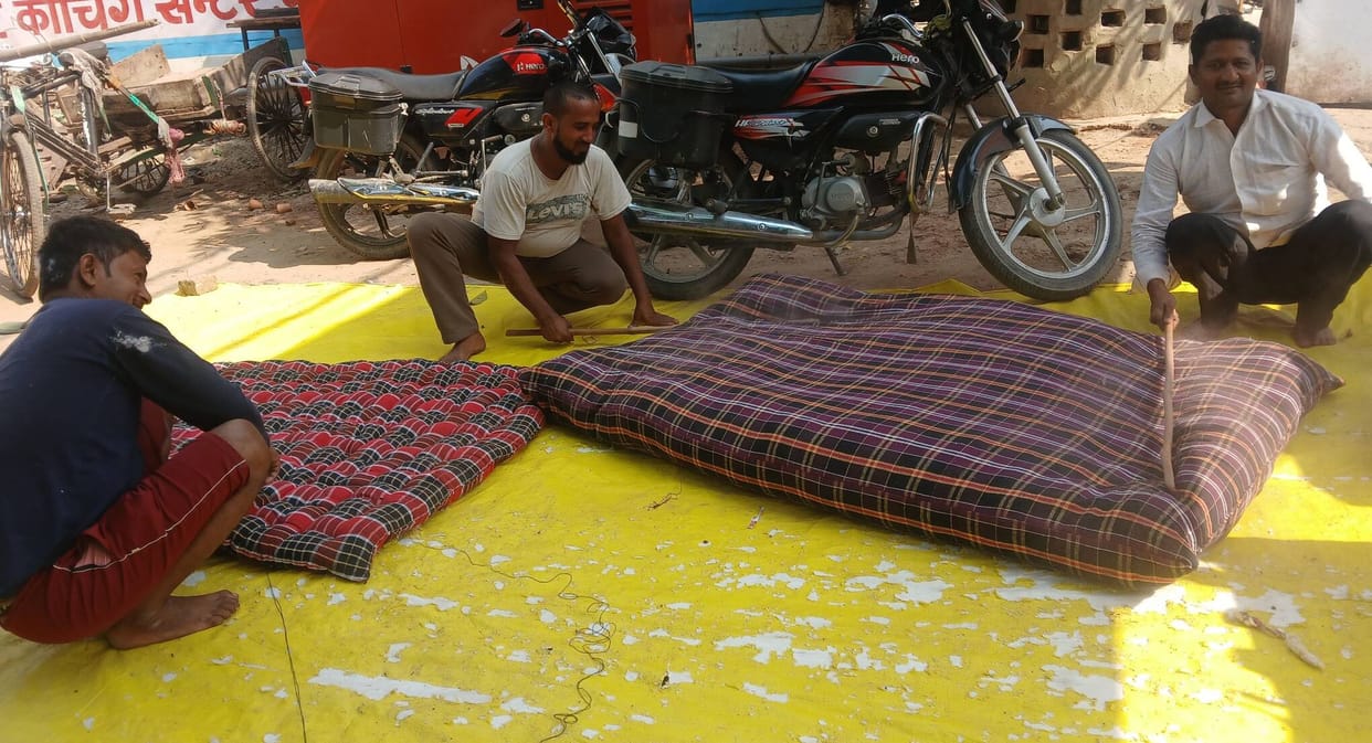 With the arrival of winter, the business of quilts and mattresses has heated up
