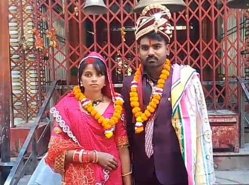 Girlfriend came from Prayagraj, got married with boyfriend