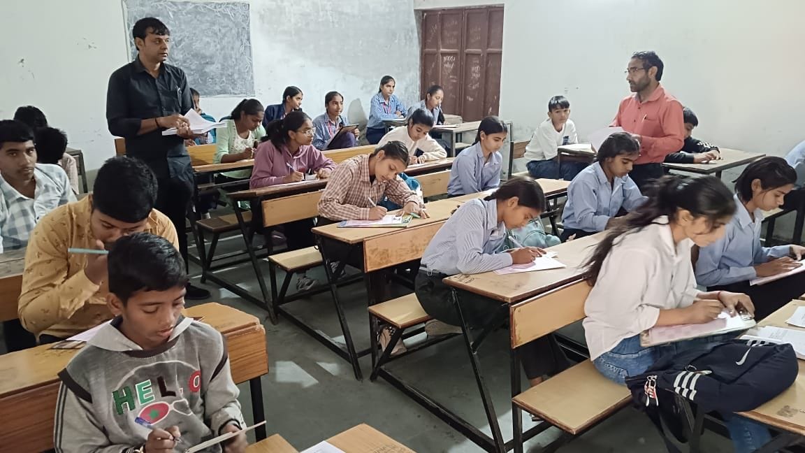Atul Maheshwari Scholarship Examination was held in PM Shri Girls School