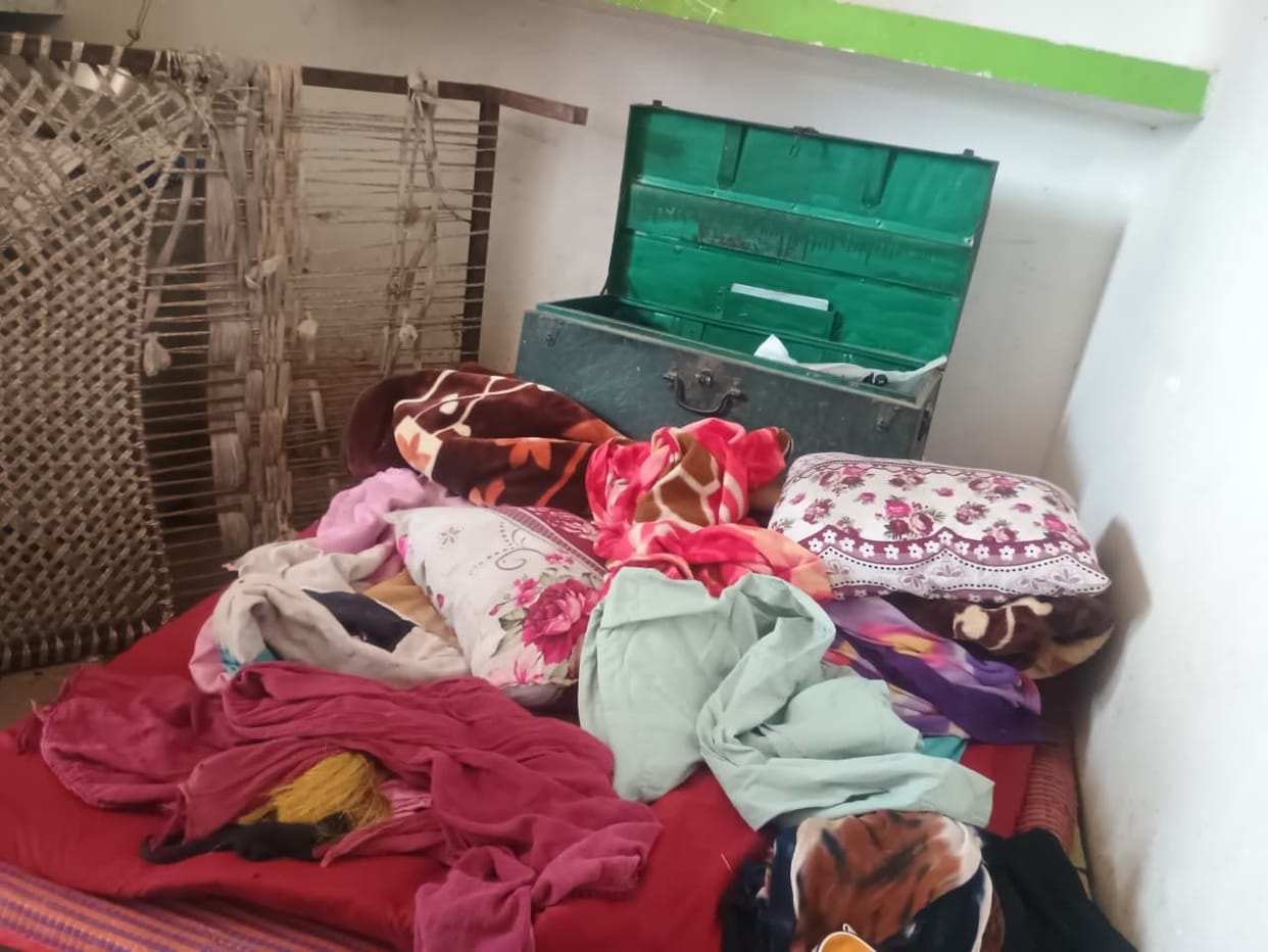 Hands and feet tied, cloth stuffed in mouth, cash and jewellery looted