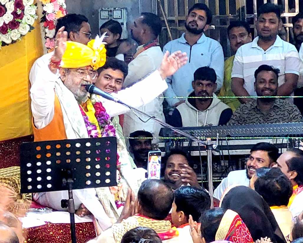 It is the night of kirtan, Shyam fill my bag, fill it...