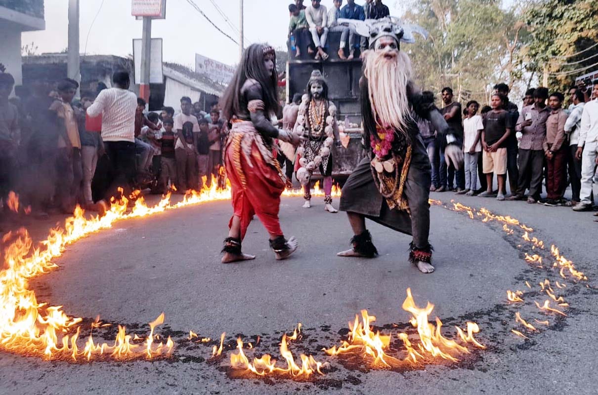 Khutar resonated with the chants of Baba Shyam during the Nishan Yatra.