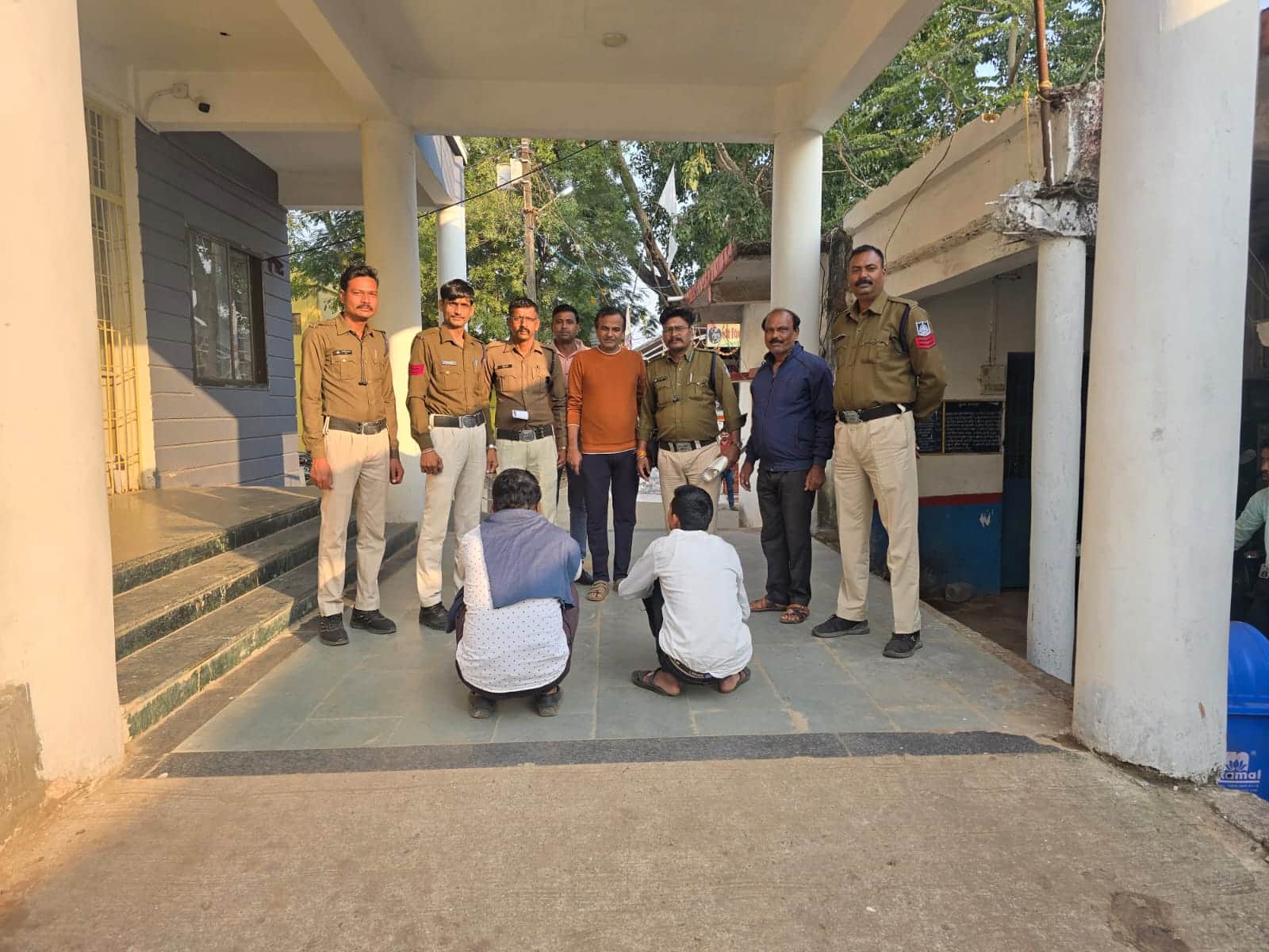 पुलिस गिरफ्त में आरोपी