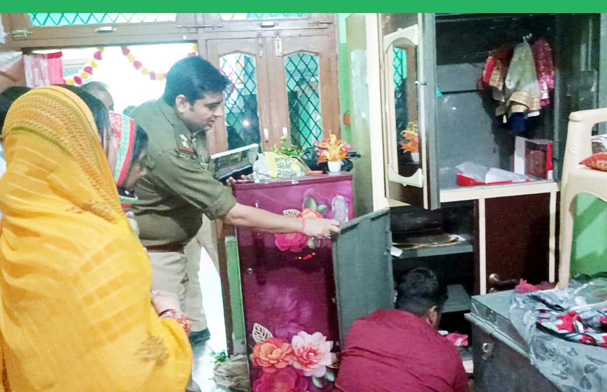 Thieves stole jewellery worth Rs 3 lakh from a locked house.