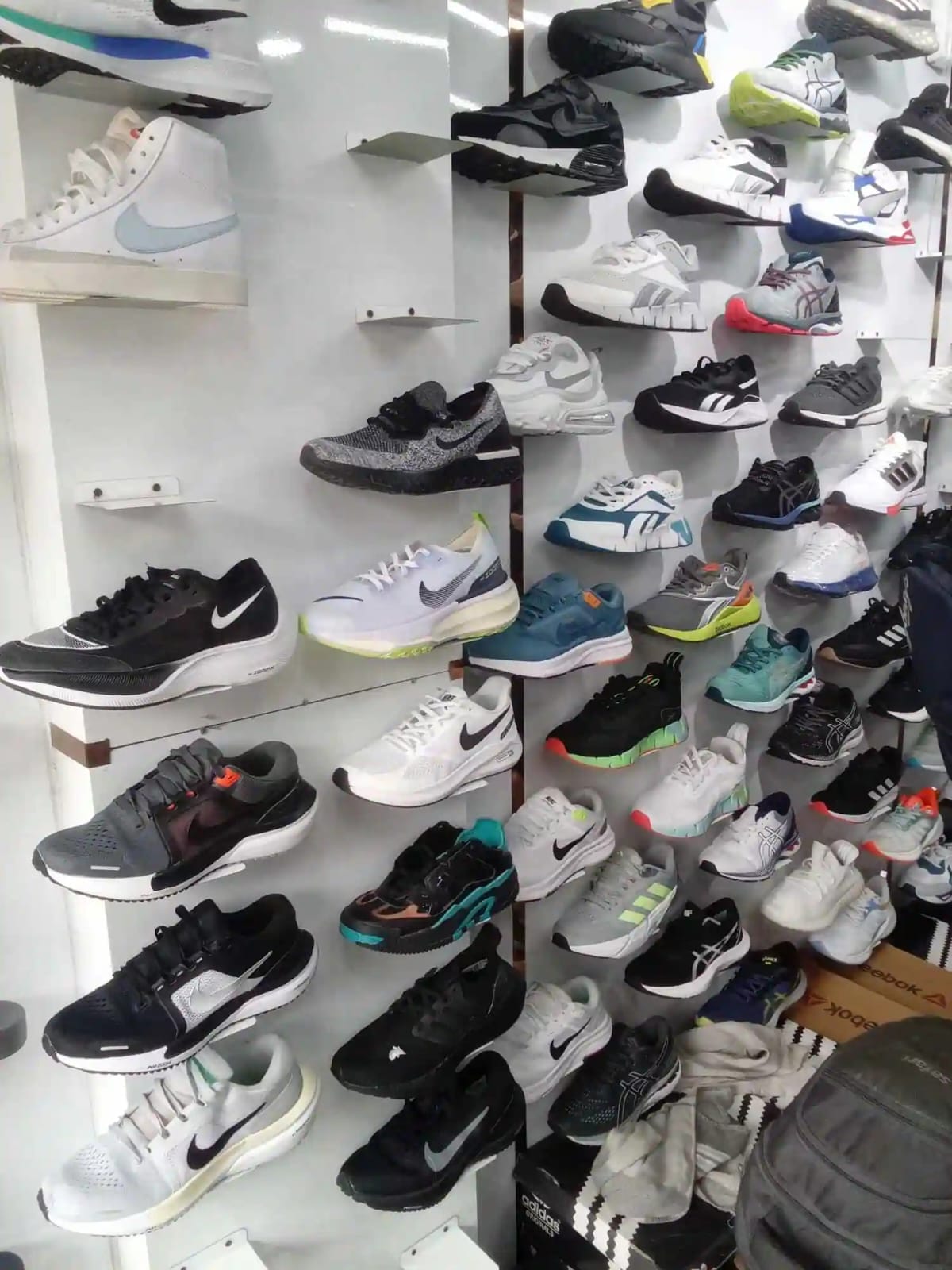 Footwear markets become lively with the onset of winter.