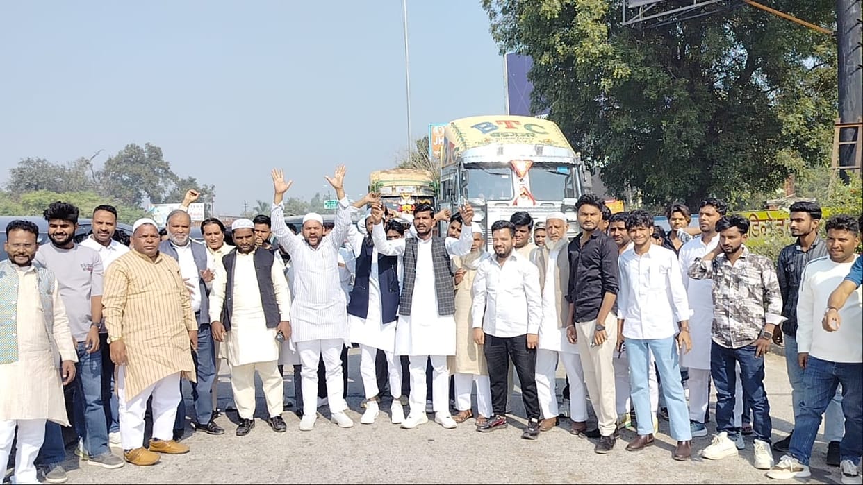 A group of Muslim community members passed through the toll for the Baba Bageshwar Naam Yatra.