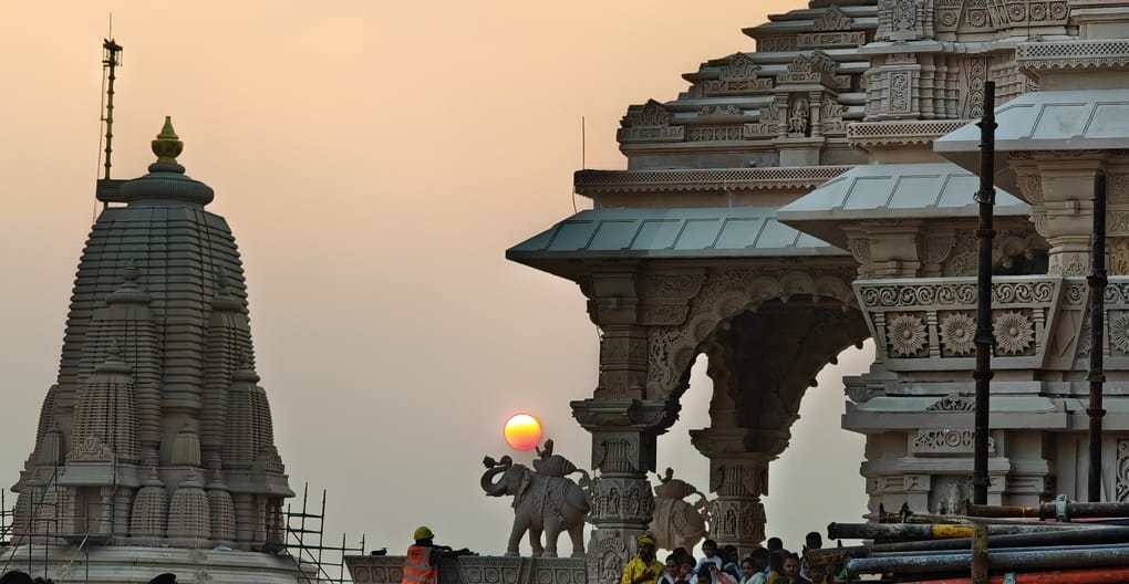 Prime Minister Modi will perform aarti at Ram DarbarSearch for this on Google