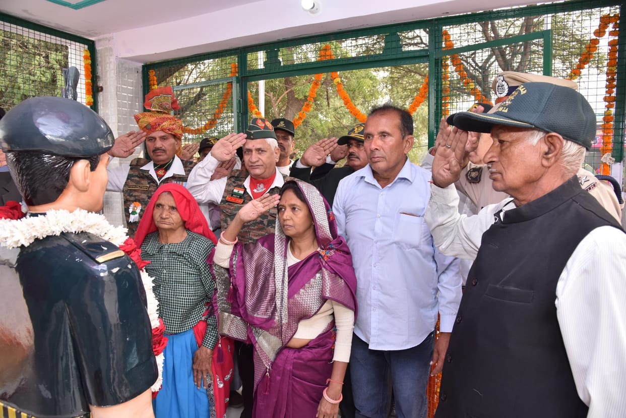 Inauguration of the statue of martyr soldier Pyarelal