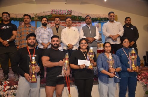 Bharti in the girls' senior category and Vaneet in the men's senior category were the best lifters.