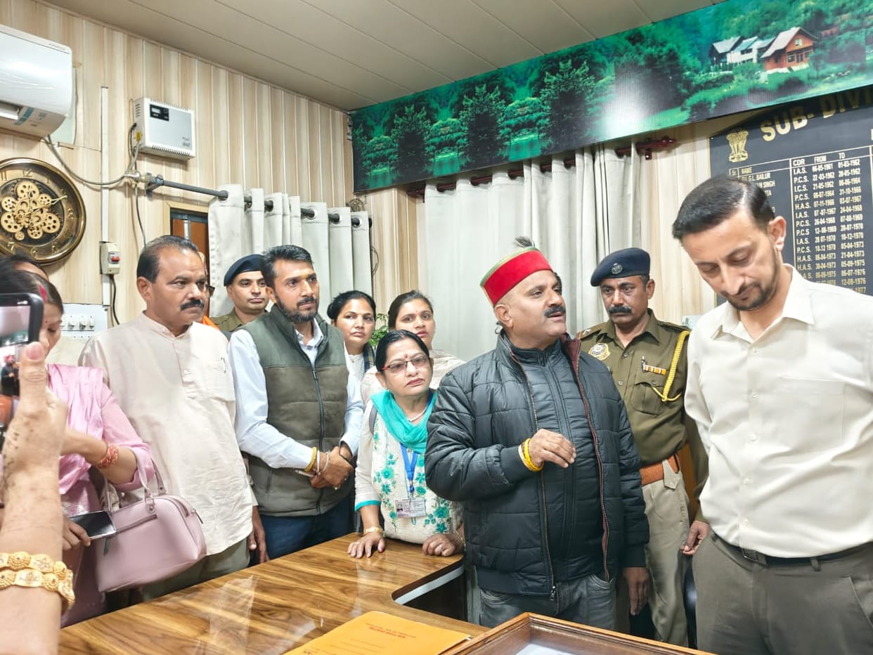 People angry over mistreatment of elderly, protest in Dehra, demand for action