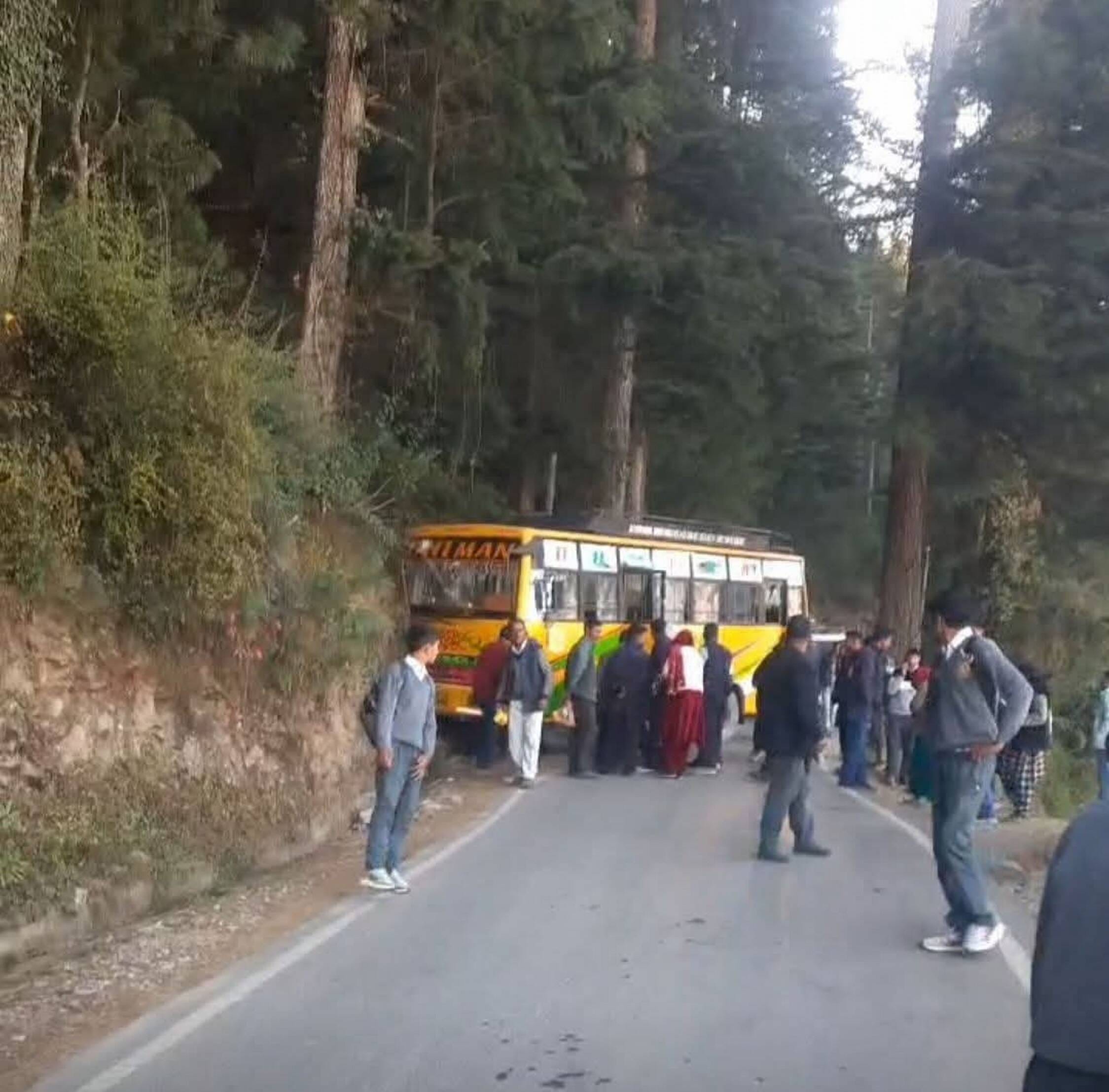 Private bus full of passengers collides with hill in Panjai, six injured