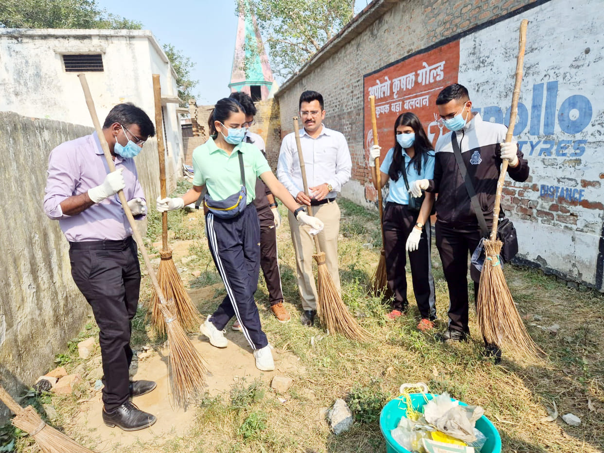 Trainee IAS officers visited Risauli village